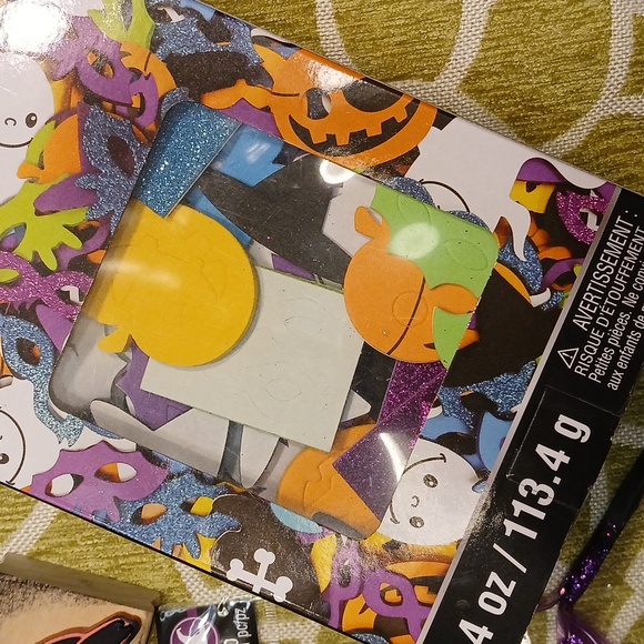 🍂🎃 Halloween Stamp, Sticker, & Party Decorations Set - Picture 11 of 11